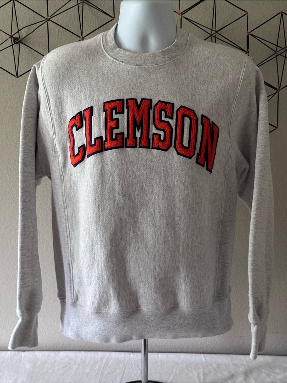 Vintage Y2K Clemson Tigers CHAMPION REVERSE WEAVE Crewneck Sweatshirt
Men’s S